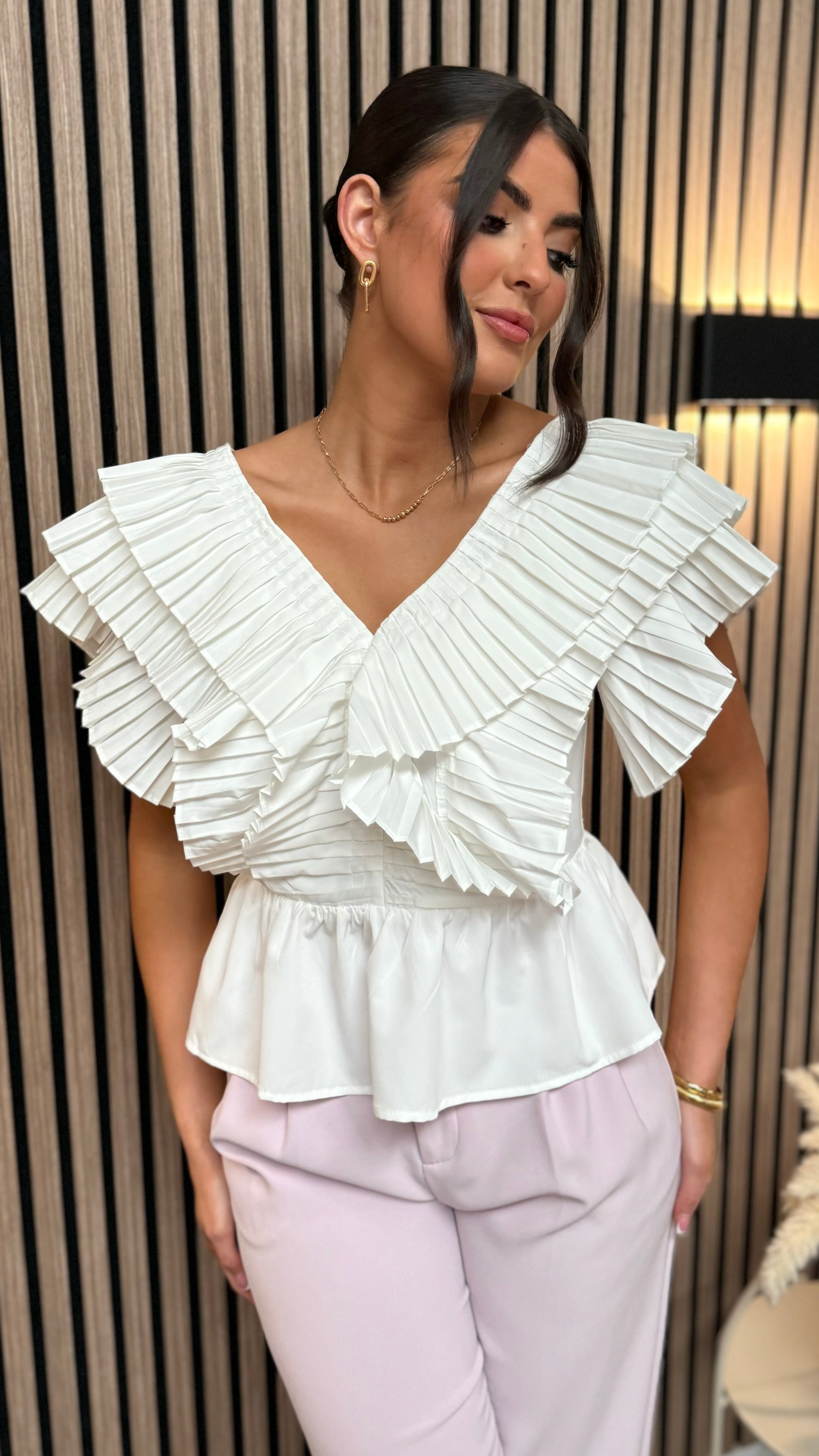 【新品タグ付き】エクミール frill peplum shirt 白 205424831-2