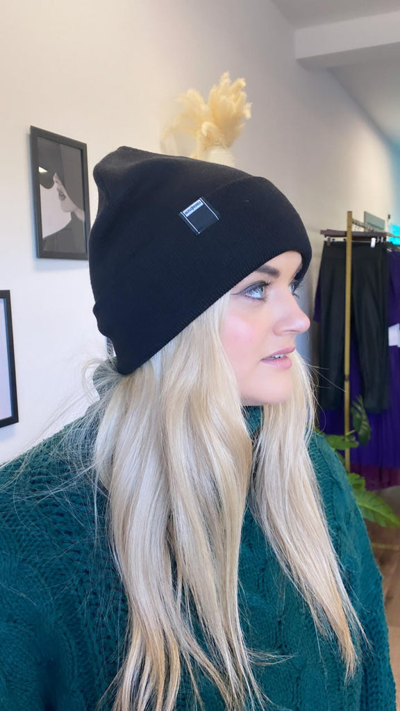 ES Bella Black Beanie 