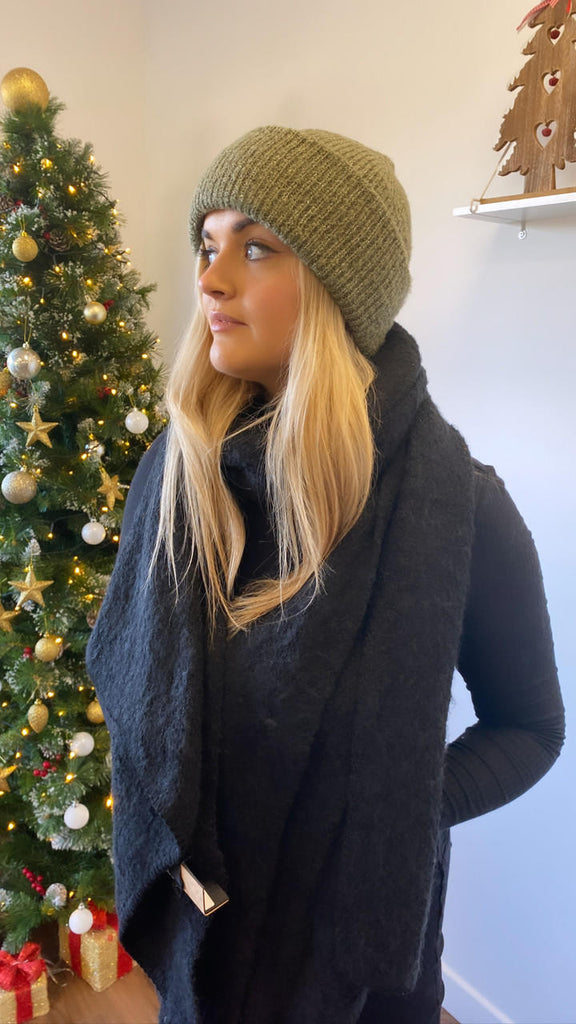 ES Pia Green Lurex Beanie 